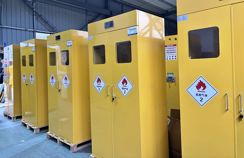 Miksi kemikaalit tarvitsevat ammattimaisia ​​turvakaappeja?